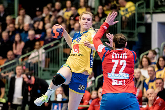 Sveriges Jenny Alm skjuter