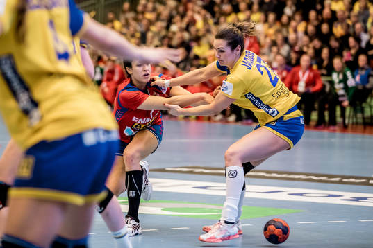 Serbiens Andrea Lekic och Sveriges Sabina Jacobsen