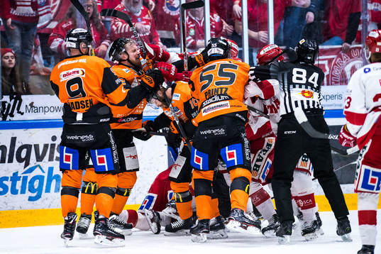 Stökigt och ruffigt vid Karlskrona målet