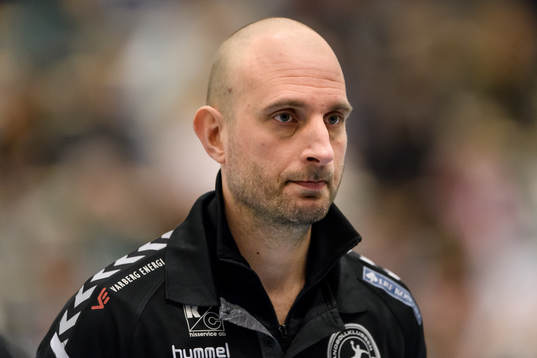 Varbergs tränare Hans Karlsson före handbollsmatchen i