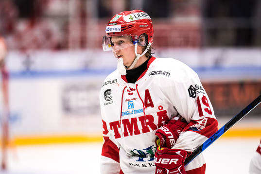 Timrås Erik Karlsson  med löst plåster på hakan