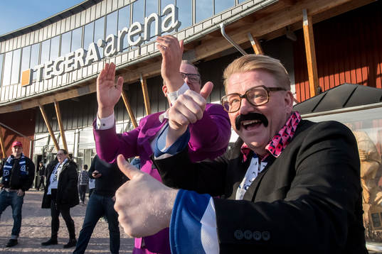 Ingemar Andersson och Hälsingefyr underhåller utanför
