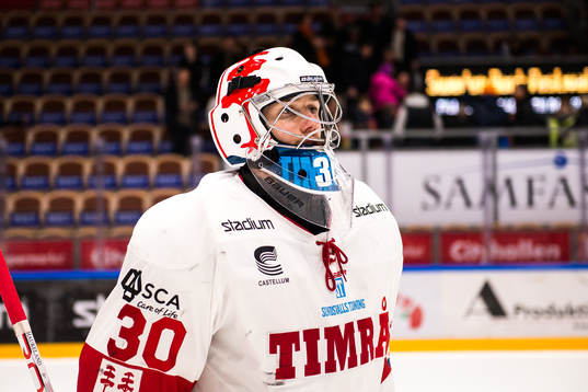 Timrås målvakt Henrik Haukeland jublar