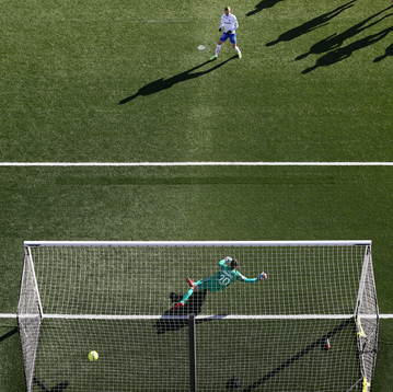Mål 2-1 av Norrköpings Kalle Holmberg  på straff förbi