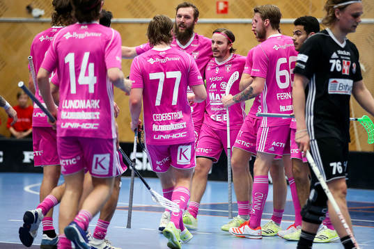 Faluns Alexander Galante Carlström jublar med lagkamrater