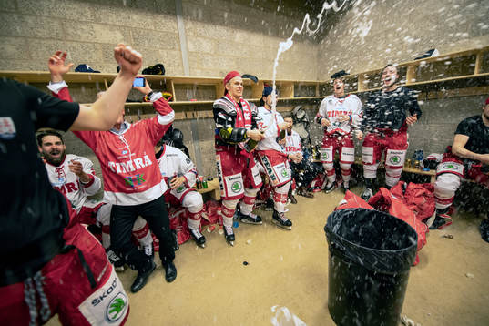 Timrå jublar i omklädningsrummet