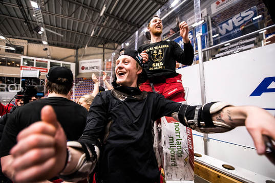 under ishockeymatchen i direktkval till SHL mellan