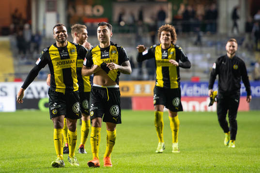 Hammarbys Jiloan Hamad jublar med lagkamrater