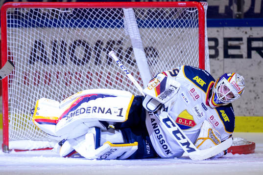 Djurgårdens målvakt Adam Reideborn deppar