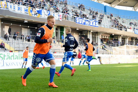 IFK Göteborgs Gustav Engvall värmer upp innan