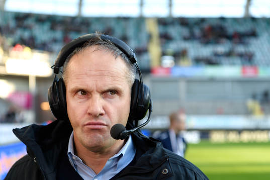 Dalkurds tränare Azrudin Valentic blir intervjuad innan