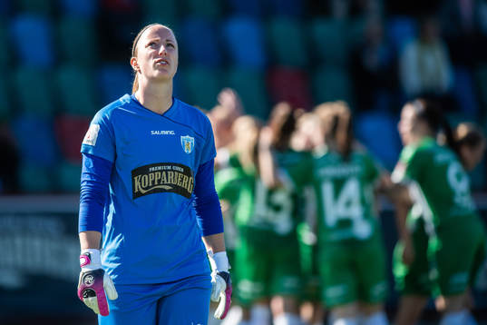 Göteborgs målvakt Loes Geurts deppar