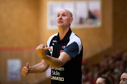 Lugis tränare Dragan Brljevic agerar