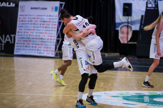 Luleås Anna Barthold jublar