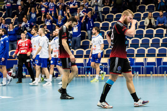 HK Malmös Kassem Awad och Anton Blickhammar deppar