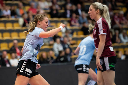 Evelina Källhage jublar framför Lugis Melissa Petrén