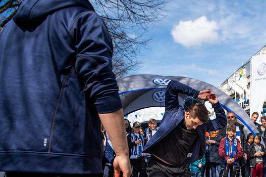 Skilltwins utanför arenan