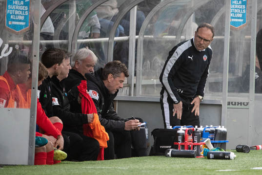 Helsingborgs tränare Per-Ola Ljung  i fotbollsmatchen i