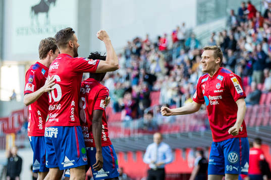 Helsingborgs Abdri Runar Bjarnason (v) jublar med