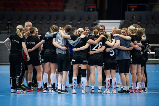 H65 Höörs spelare och ledare samlas i en ring