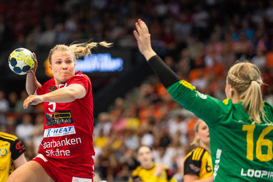 H65 Höörs Emma Rask skjuter mot Sävehofs målvakt Wilma