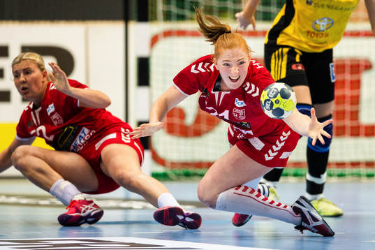 H65 Höörs Sofia Hvenfelth kastar sig