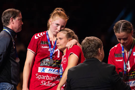 H65 Höörs Sofia Hvenfelth och Emma Rask deppar