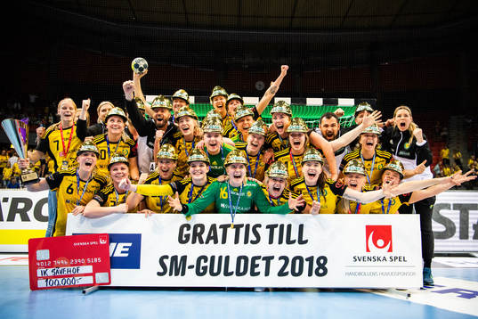 Sävehofs spelare och ledare jublar när de