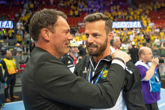 Sävehofs tränare Henrik Signell jublar
