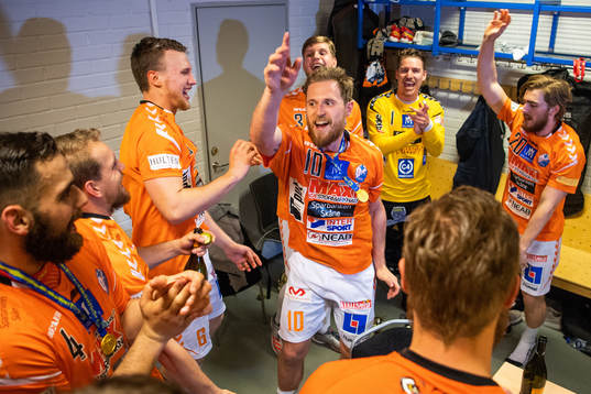 Kristianstads Albin Lagergren jublar med lagkamrater i