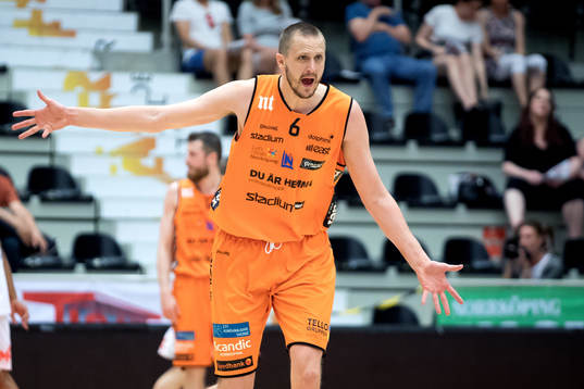 Norrköpings Joakim Kjellbom reagerar