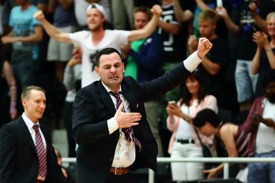 Norrköpings tränare Adnan Chuk jublar