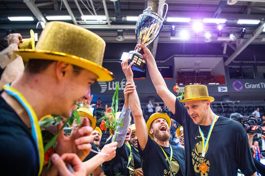 Norrköpings Joakim Kjellbom och Mikael Lindquist jublar