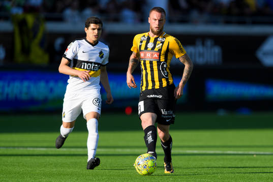 s Tarik Elyounoussi och Häckens Alexander Faltsetas