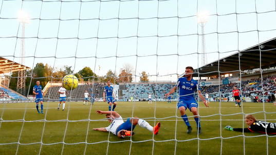 Norrköpings Simon Skrabb  gör mål 1-0