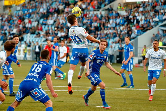 Norrköpings Simon Skrabb nickar