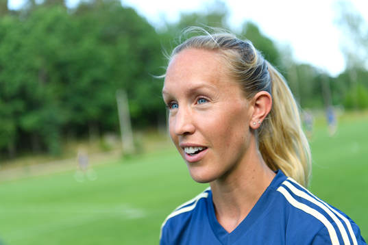 Julia Roddar blir intervjuad