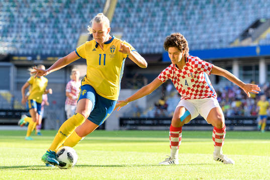  Sveriges Stina Blackstenius och Kroatiens Leonarda Balog