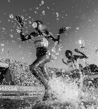 Hyvin Kiyeng Jepkemoi and Daisy Jepkemei of Kenya compete