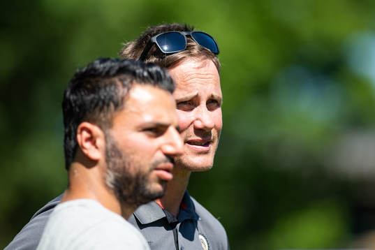 Tränare Poya Asbaghi och tränare Roger Rönnberg