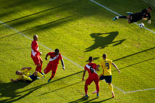 goalkeeper Pedro Gallese of Peru with a save