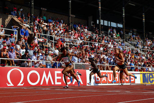 Brianna McNEAL vinner 100 m häck