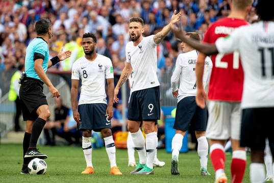 Thomas Lemar and Olivier Giroud of France talksto referee