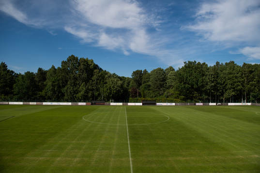 Vy över fotbollsplan på Hjällbovallen