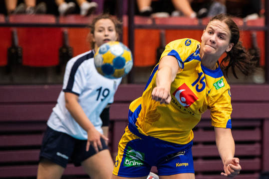 Sveriges Hanna Wedenby skjuter