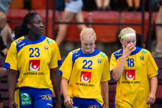 Sveriges Charité Mumbongo, Jennifer Johansson och Elsa