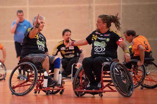Spelare i Göteborg Mix jublar