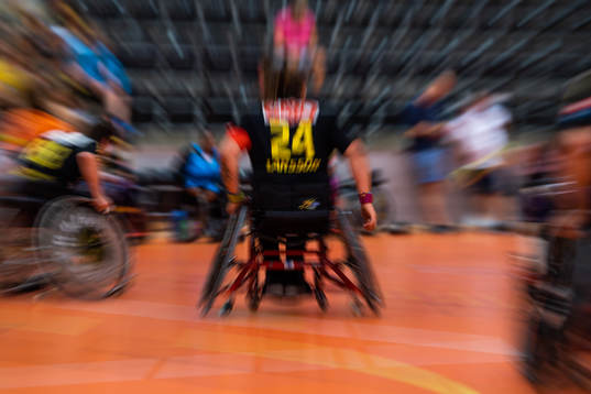 Ryggen på en spelare i Göteborg Mix i handbollsmatchen