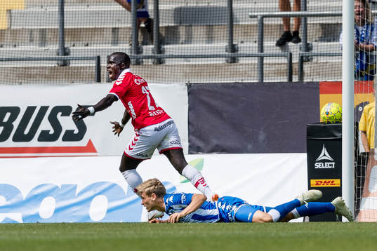 Kalmars Papa Alioune Diouf jublar