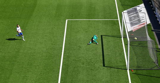 Mål 1-0 av Norrköpings Simon Thern , i bild Norrköpings